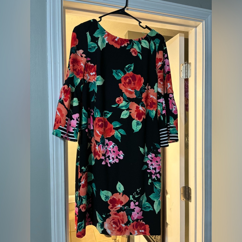 Women’s floral print 3/4 length sleeve dress